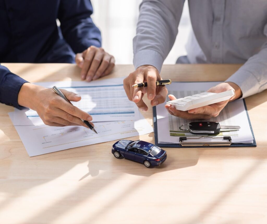 Carro protegido com seguro de automóvel completo