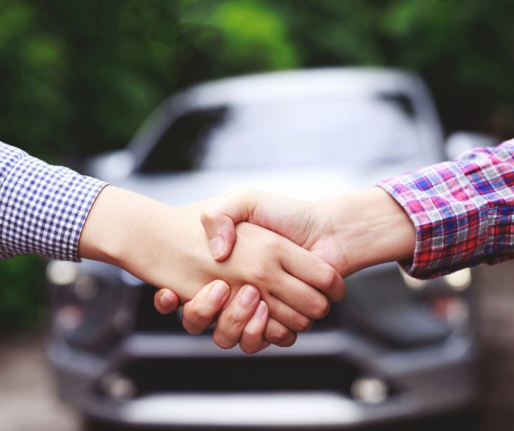 Carro protegido com seguro de automóvel completo